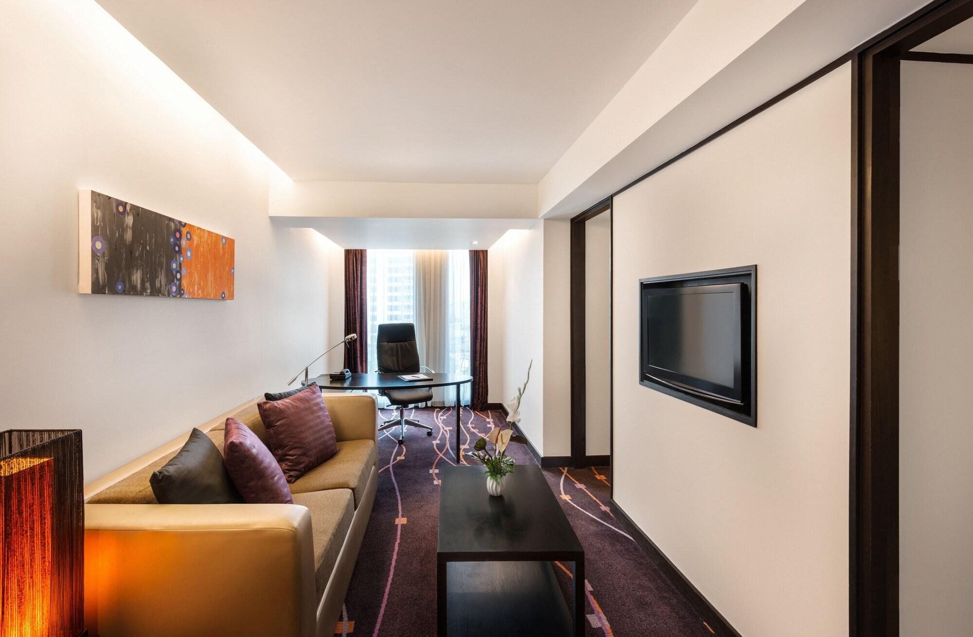 Radisson Suites Bangkok Sukhumvit Exterior photo