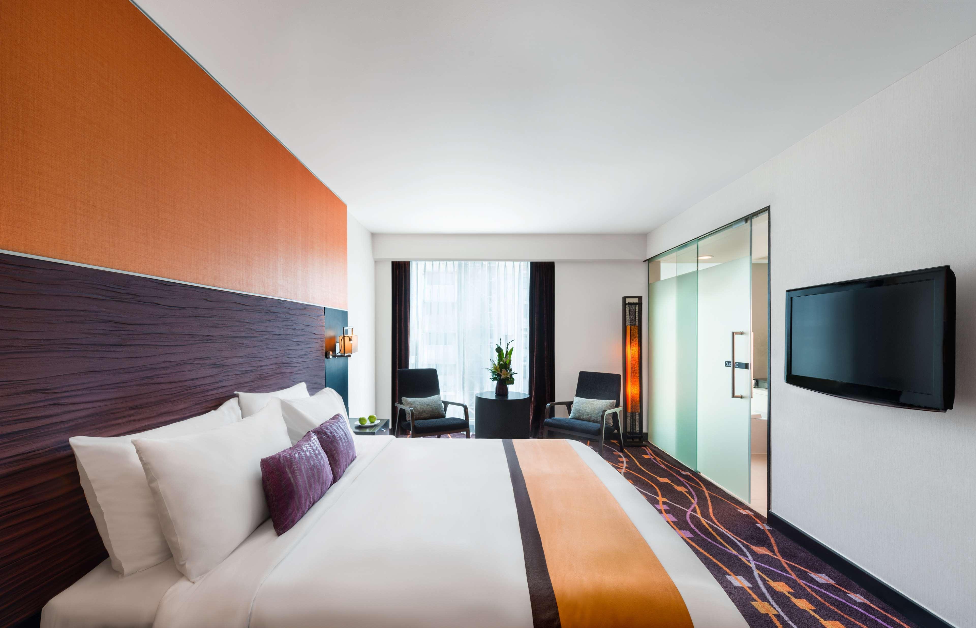 Radisson Suites Bangkok Sukhumvit Exterior photo