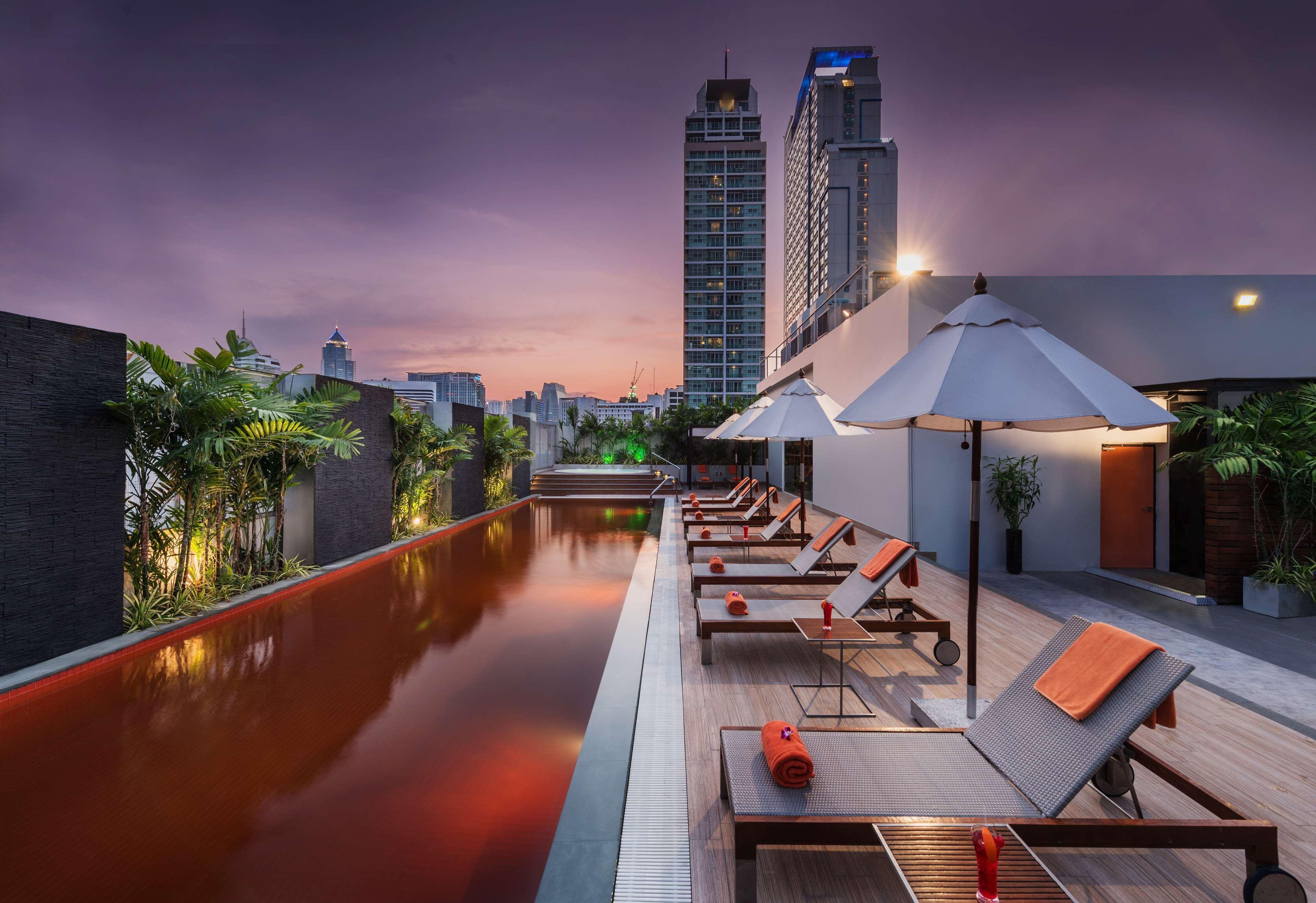 Radisson Suites Bangkok Sukhumvit Exterior photo