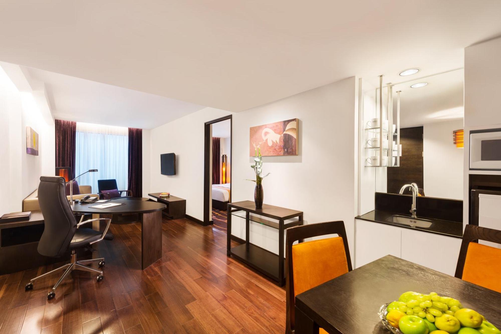 Radisson Suites Bangkok Sukhumvit Exterior photo