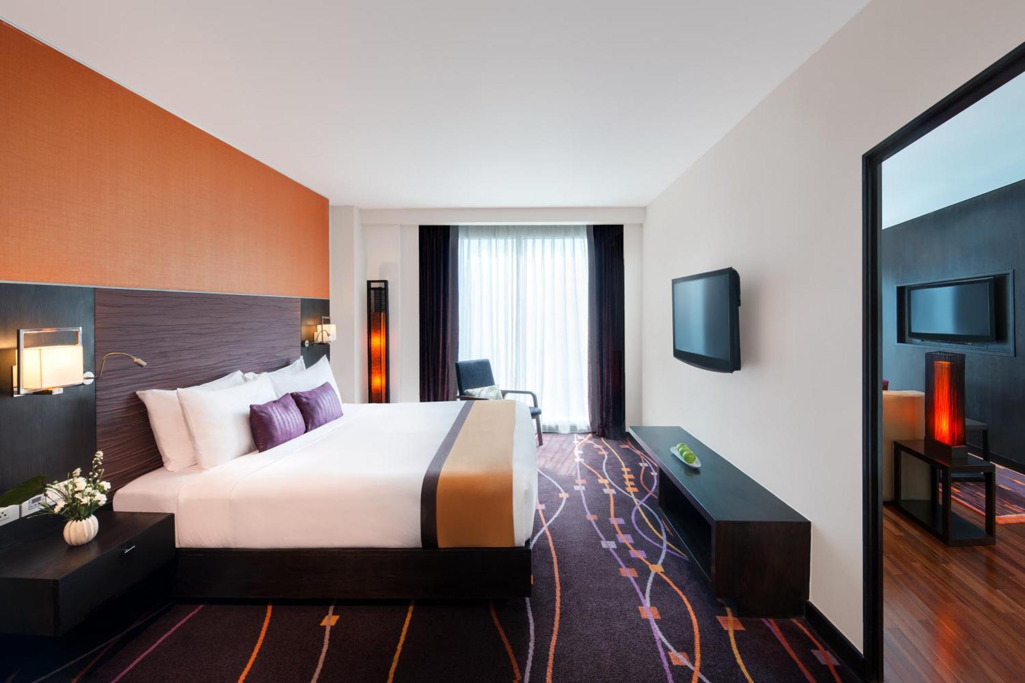 Radisson Suites Bangkok Sukhumvit Exterior photo