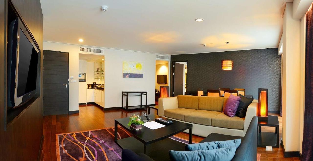 Radisson Suites Bangkok Sukhumvit Exterior photo